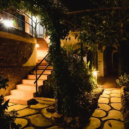 Orto Paradiso Oda ve Kahvaltı 4*